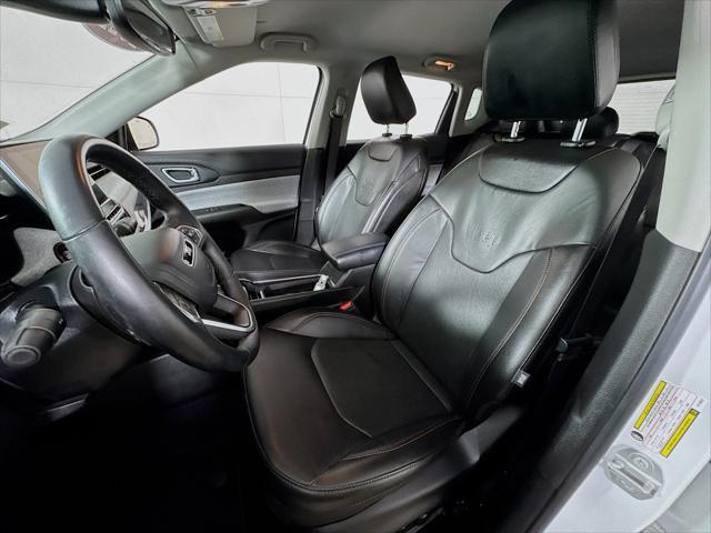 Photo of 2022 Bright White Jeep Compass