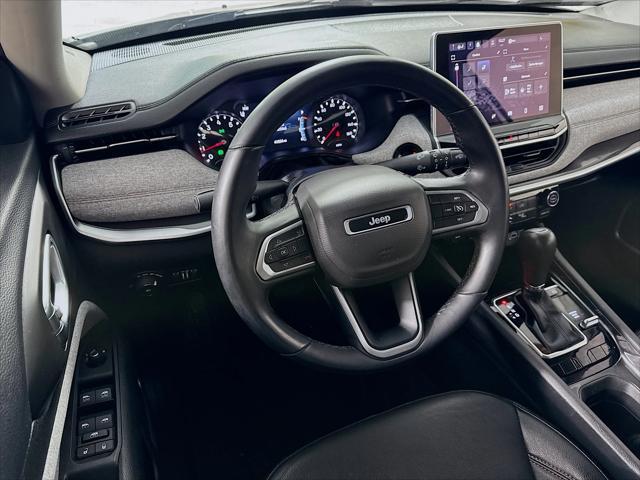 Photo of 2022 Bright White Jeep Compass