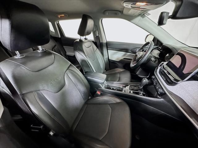 Photo of 2022 Bright White Jeep Compass