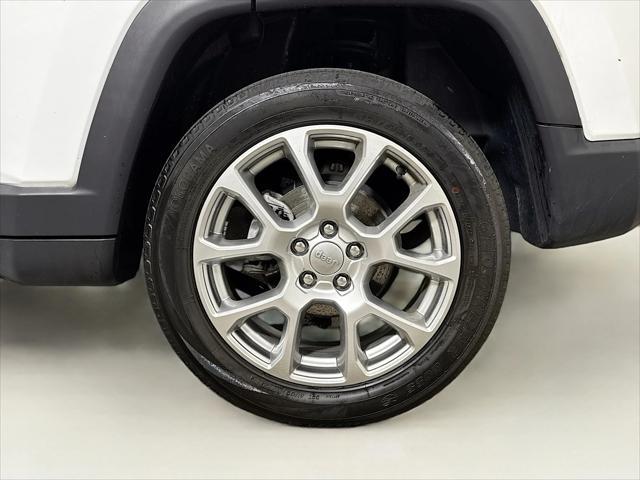 Photo of 2022 Bright White Jeep Compass