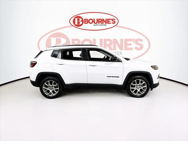 Photo of 2022 Bright White Jeep Compass