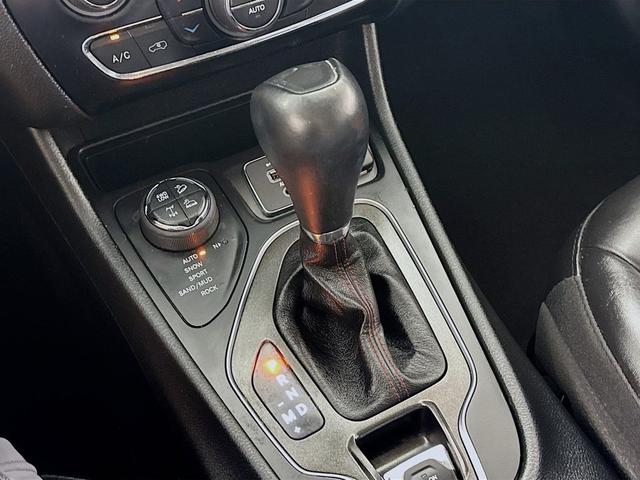 Photo of 2022 Bright White Jeep Cherokee