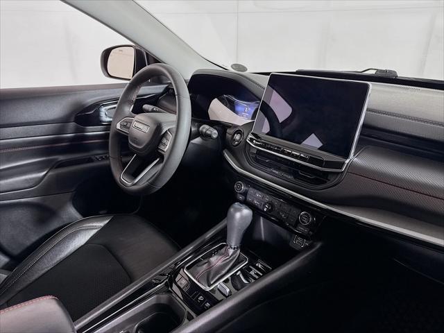 Photo of 2022 Velvet Red Pearl Jeep Compass