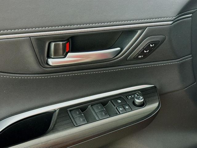 Photo of 2024 Ruby Flare Pearl Toyota Venza