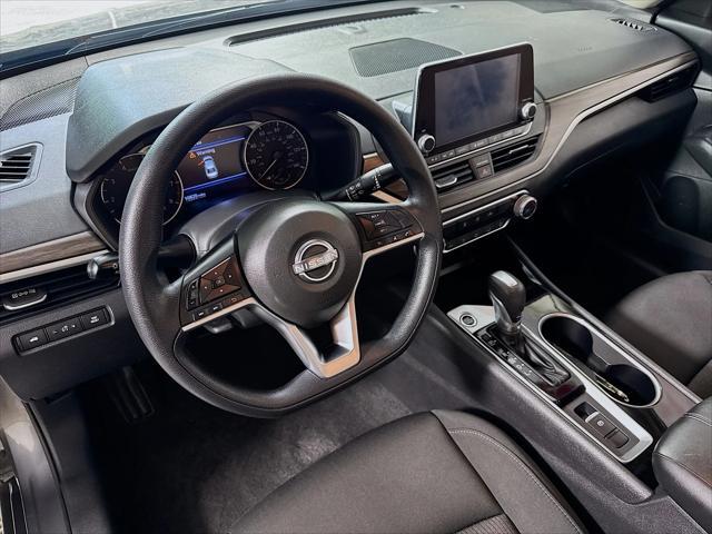 Photo of 2024 Gun Metallic Nissan Altima