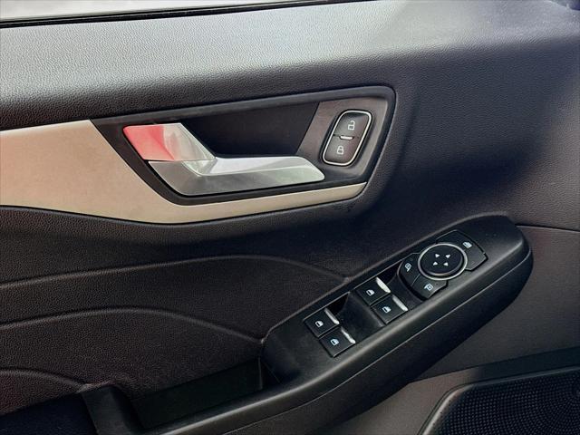 Photo of 2021 Agate Black Metallic Ford Escape
