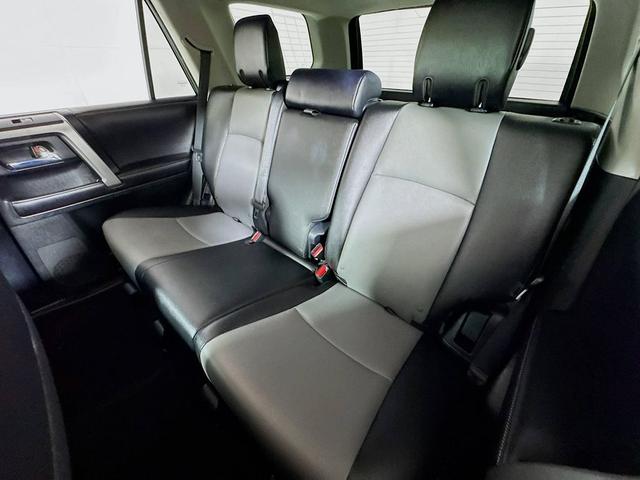 Photo of 2016 Midnight Black Metallic Toyota 4Runner