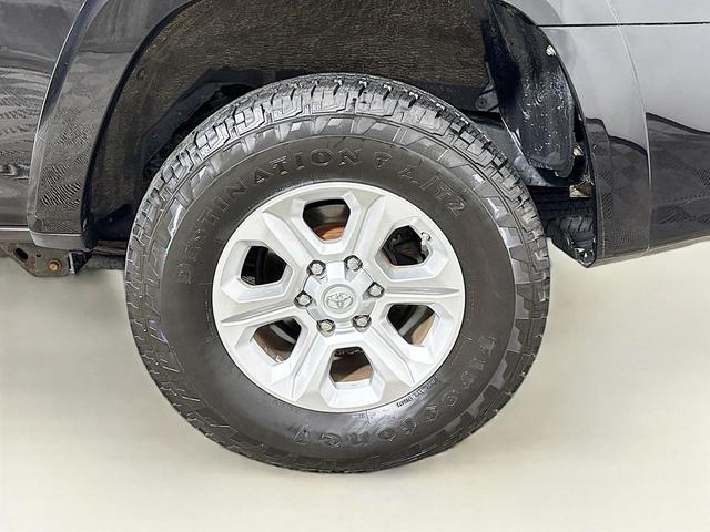 Photo of 2016 Midnight Black Metallic Toyota 4Runner