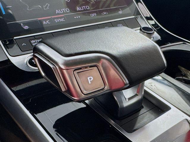 Photo of 2023 Glacier White Metallic Audi Q7