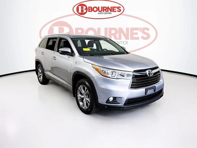 Photo of 2015 Silver Sky Metallic Toyota Highlander