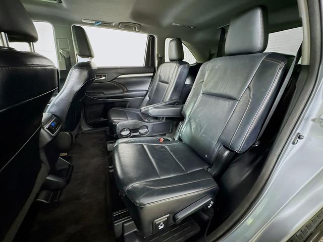 Photo of 2015 Silver Sky Metallic Toyota Highlander