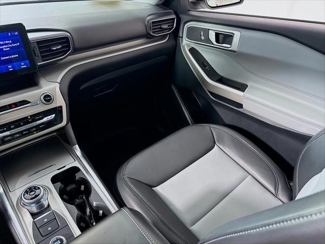 Photo of 2023 Star White Metallic Ford Explorer