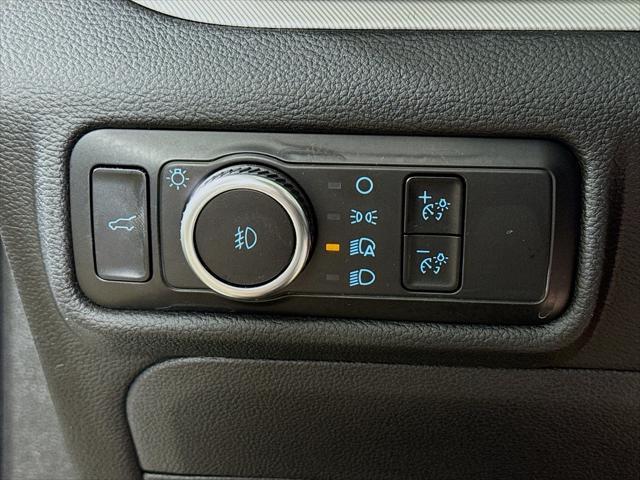 Photo of 2023 Star White Metallic Ford Explorer
