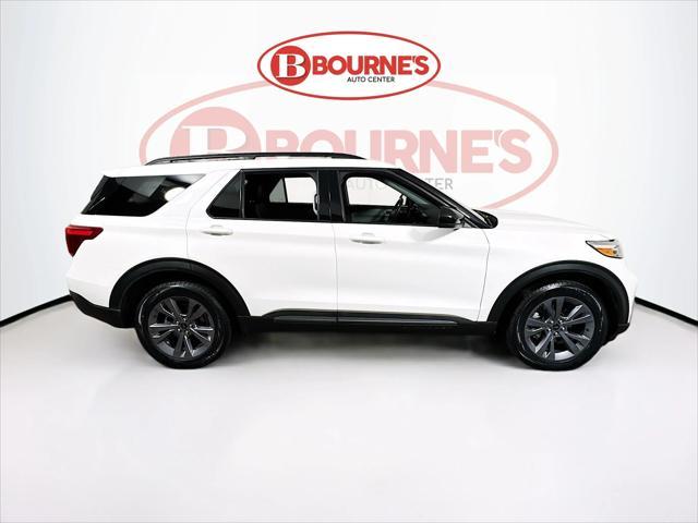 Photo of 2023 Star White Metallic Ford Explorer