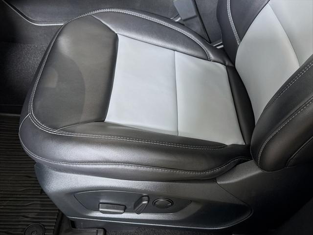 Photo of 2023 Star White Metallic Ford Explorer