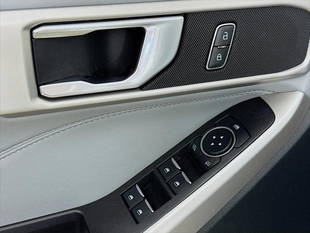 Photo of 2023 Star White Metallic Ford Explorer