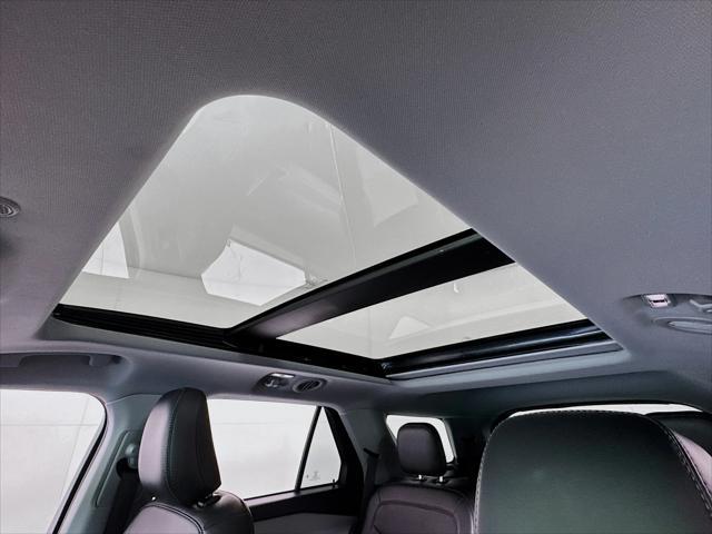 Photo of 2023 Star White Metallic Ford Explorer