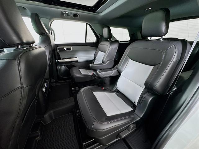 Photo of 2023 Star White Metallic Ford Explorer