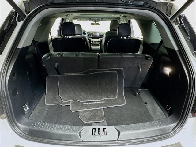 Photo of 2023 Star White Metallic Ford Explorer