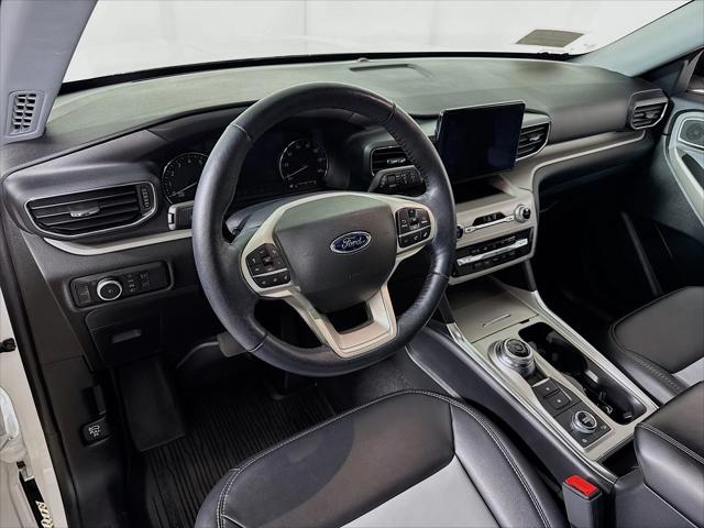 Photo of 2023 Star White Metallic Ford Explorer
