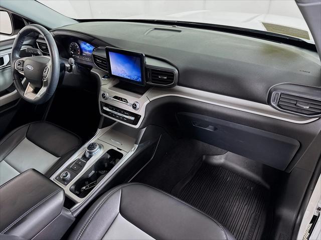 Photo of 2023 Star White Metallic Ford Explorer