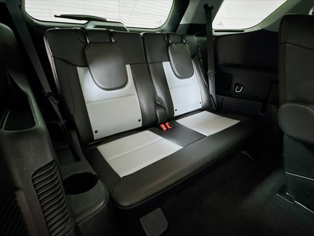 Photo of 2023 Star White Metallic Ford Explorer