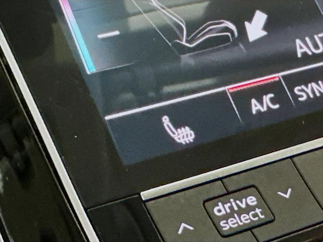 Photo of 2023 Carrara White Audi Q7