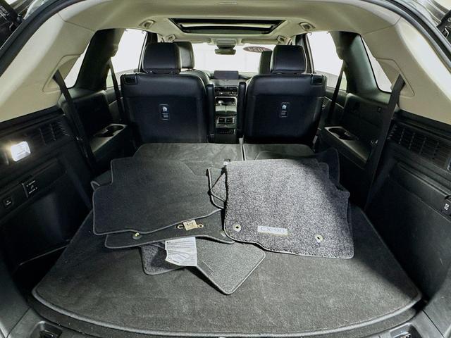 Photo of 2024 Machine Gray Metallic Mazda CX-90 PHEV