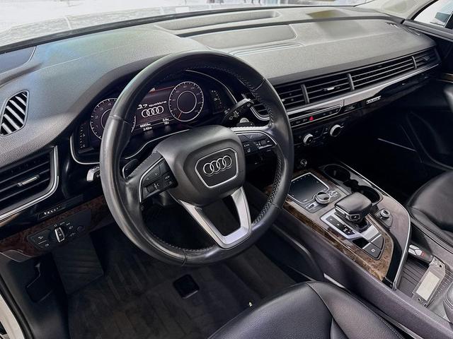 Photo of 2019 Glacier White Metallic Audi Q7
