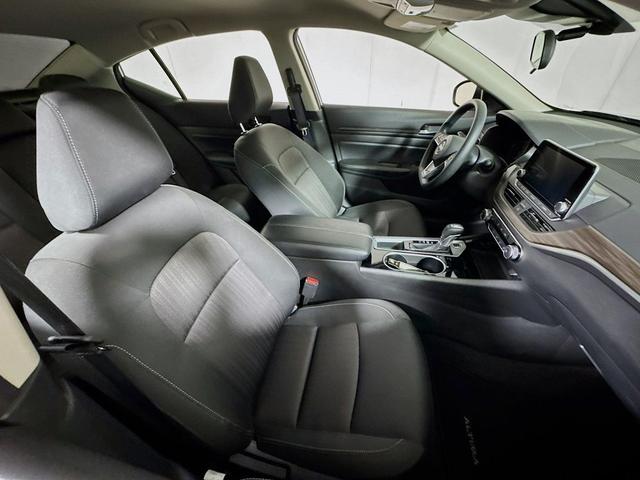 Photo of 2024 Brilliant Silver Metallic Nissan Altima