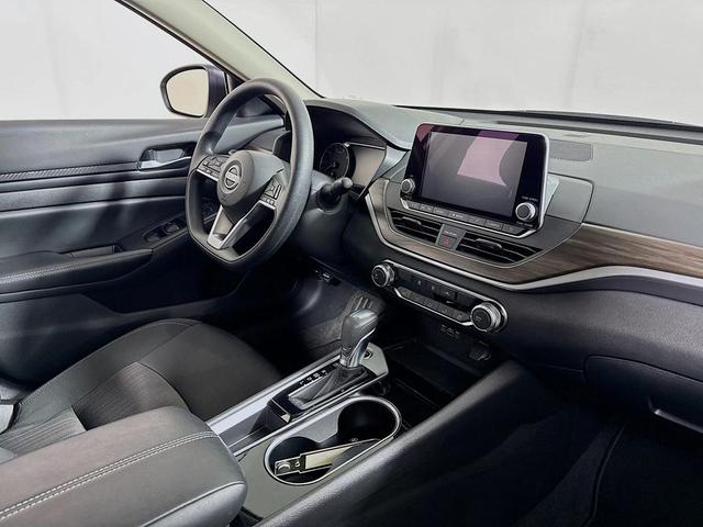 Photo of 2024 Brilliant Silver Metallic Nissan Altima