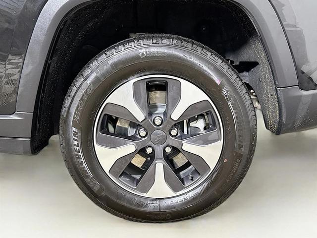 Photo of 2024 Diamond Black Crystal Pearlcoat Jeep Grand Cherokee 4xe