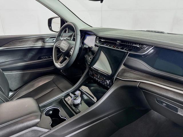 Photo of 2024 Diamond Black Crystal Pearlcoat Jeep Grand Cherokee 4xe