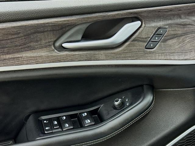 Photo of 2024 Diamond Black Crystal Pearlcoat Jeep Grand Cherokee 4xe