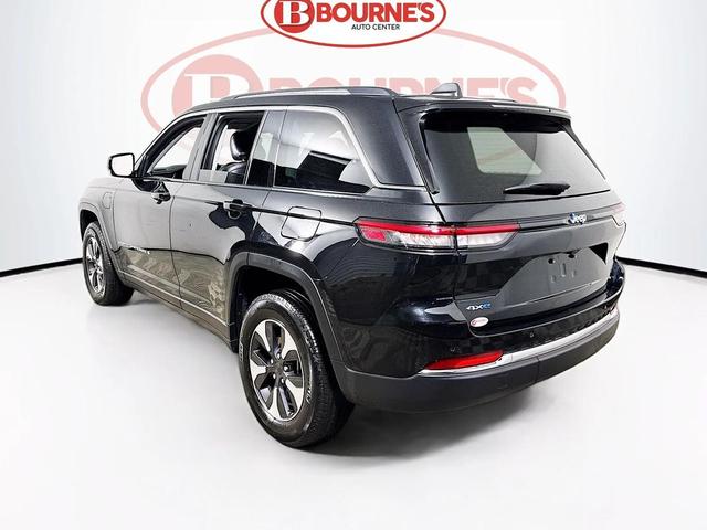 Photo of 2024 Diamond Black Crystal Pearlcoat Jeep Grand Cherokee 4xe