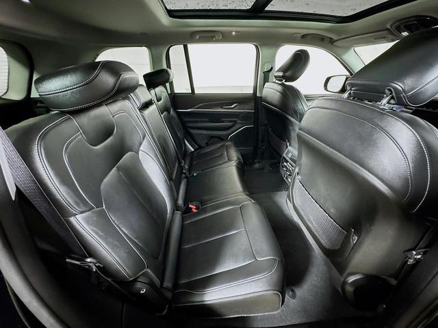Photo of 2024 Diamond Black Crystal Pearlcoat Jeep Grand Cherokee 4xe