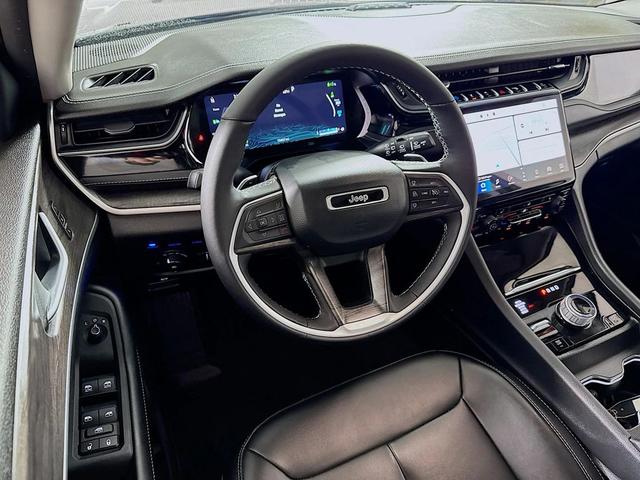 Photo of 2024 Diamond Black Crystal Pearlcoat Jeep Grand Cherokee 4xe