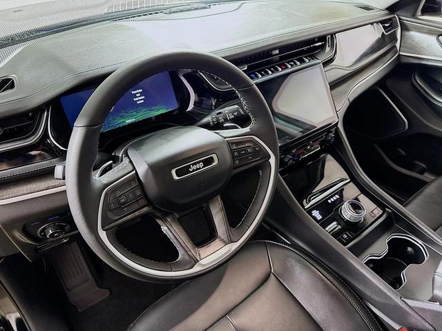 Photo of 2024 Diamond Black Crystal Pearlcoat Jeep Grand Cherokee 4xe