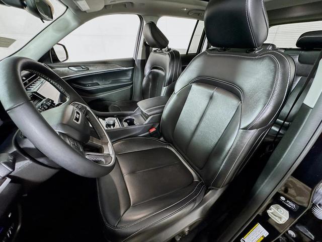 Photo of 2024 Diamond Black Crystal Pearlcoat Jeep Grand Cherokee 4xe