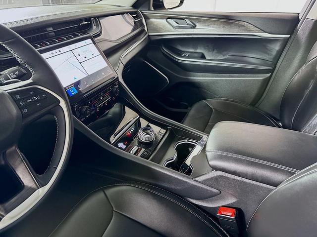 Photo of 2024 Diamond Black Crystal Pearlcoat Jeep Grand Cherokee 4xe
