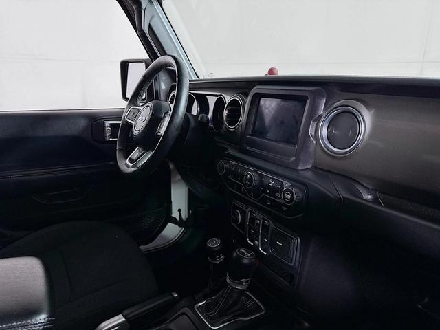Photo of 2018 Bright White Clearcoat Jeep Wrangler Unlimited