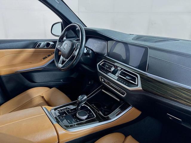 Photo of 2019 Black Sapphire Metallic BMW X5