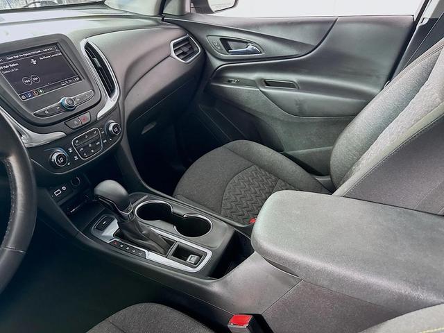 Photo of 2022 Mosaic Black Metallic Chevrolet Equinox