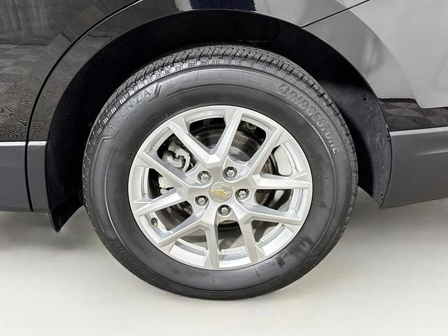 Photo of 2022 Mosaic Black Metallic Chevrolet Equinox