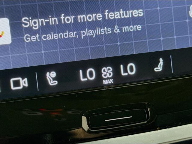 Photo of 2025 Crystal White Volvo S60