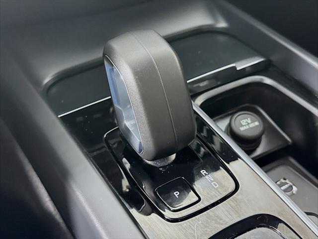 Photo of 2025 Crystal White Volvo S60