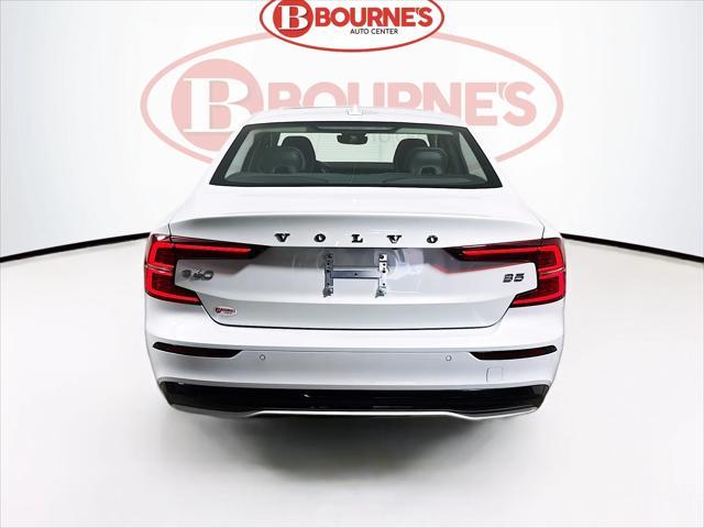 Photo of 2025 Crystal White Volvo S60