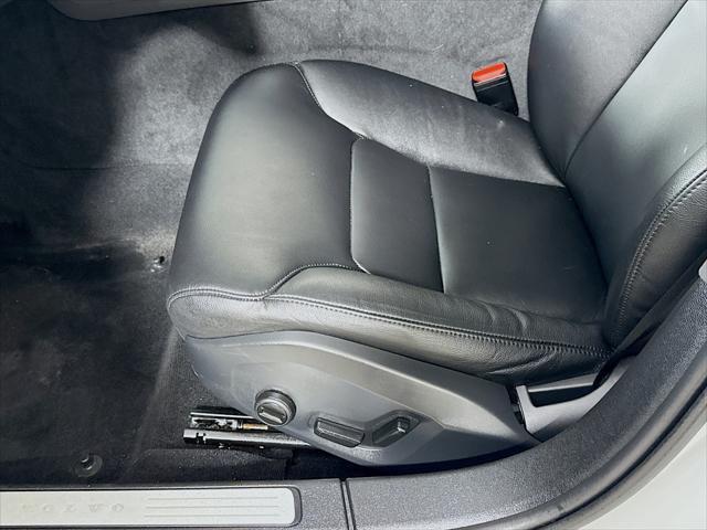 Photo of 2025 Crystal White Volvo S60