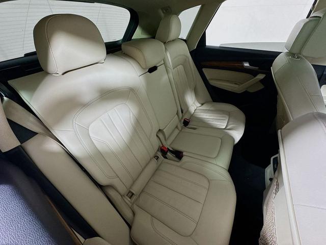 Photo of 2023 Glacier White Metallic Audi Q5