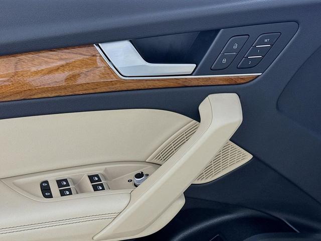 Photo of 2023 Glacier White Metallic Audi Q5